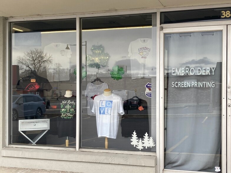 More Photos Of 382-392 Virginia St, Crystal Lake Freestanding For Lease