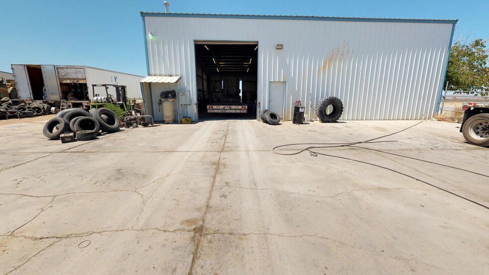 More Photos Of 9253 Cassia Rd, Adelanto Warehouse For Lease