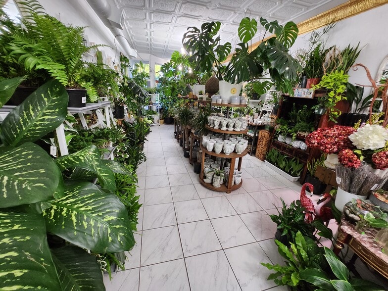 More Photos Of 2312 W Touhy Ave, Chicago General Retail For Sale