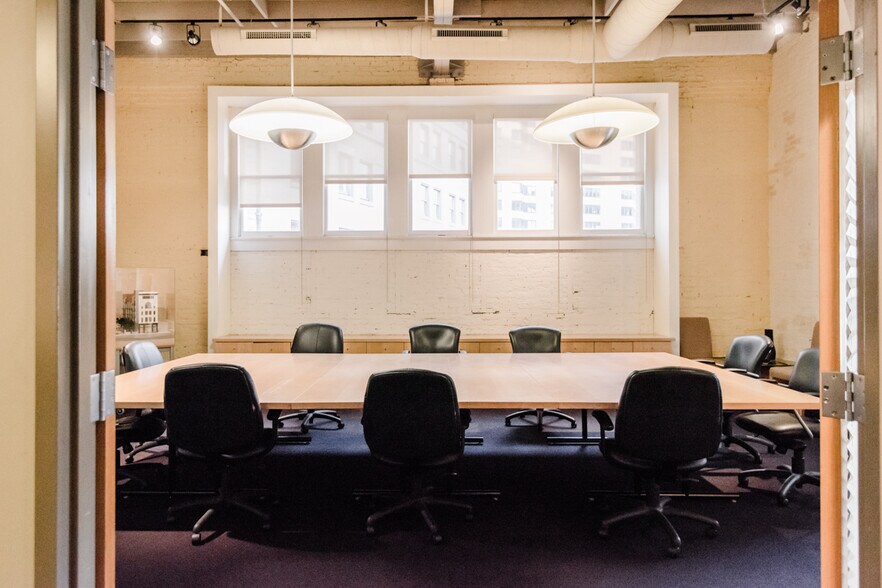 More Photos Of 217 N Charles St, Baltimore Office For Lease