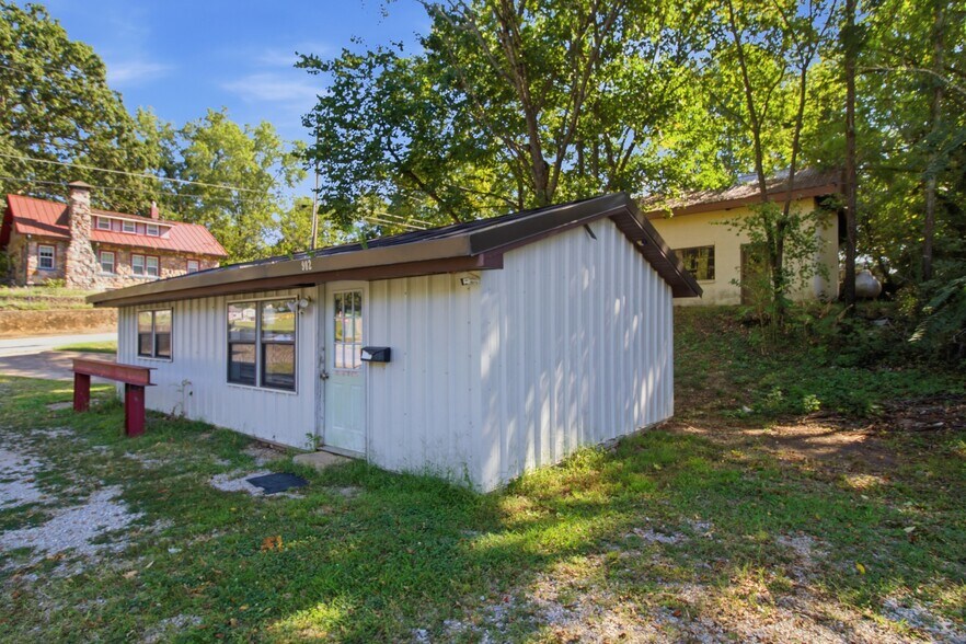 More Photos Of 902 S Hill St, West Plains Office For Sale