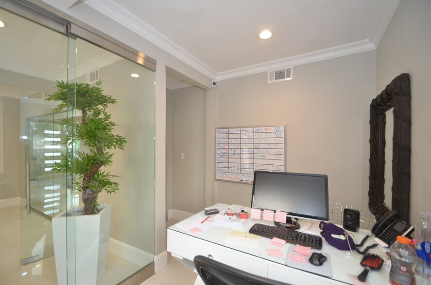 More Photos Of 1644 W Alabama St, Houston Loft Creative Space For Lease