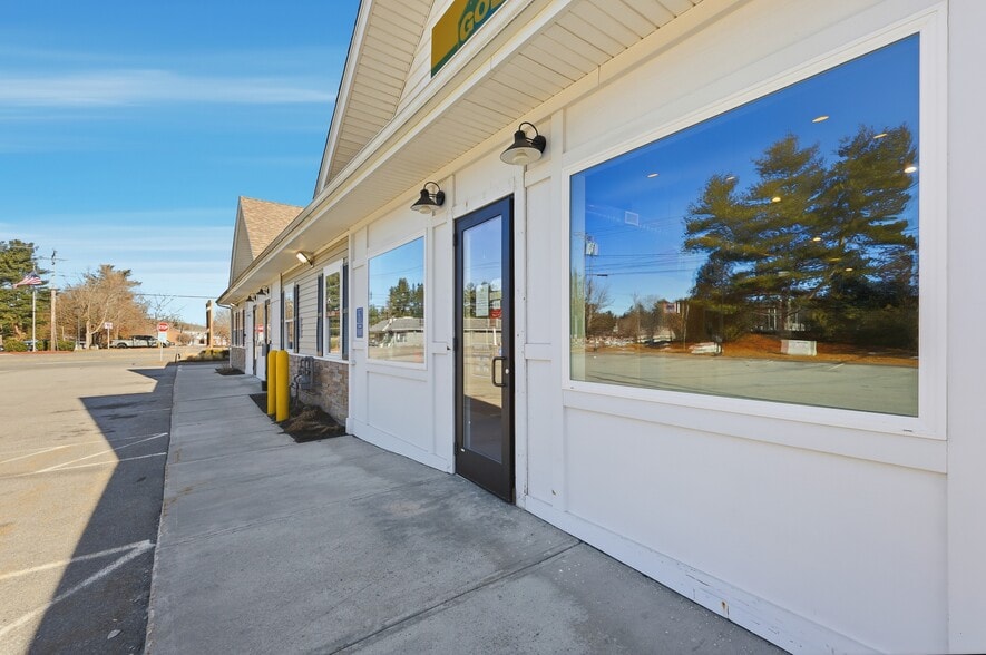 More Photos Of 365 Main St, Sturbridge Storefront For Lease