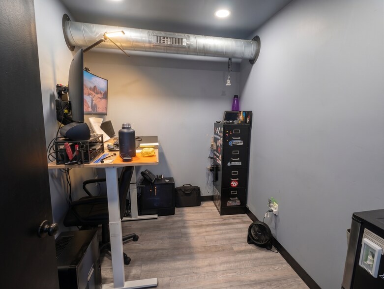 More Photos Of 737 W 2nd Ave, Mesa Manufacturing For Sale