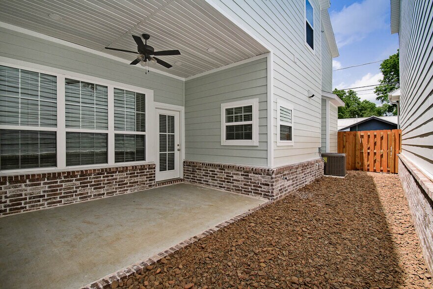 More Photos Of 502-510 W Persimmon St, Rogers Apartments For Sale