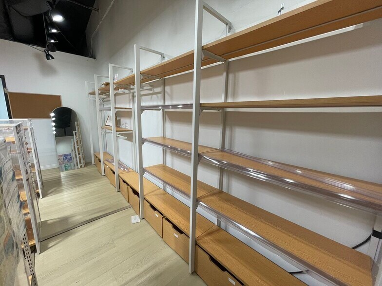 More Photos Of 208 Technology Dr, Irvine Light Distribution For Lease