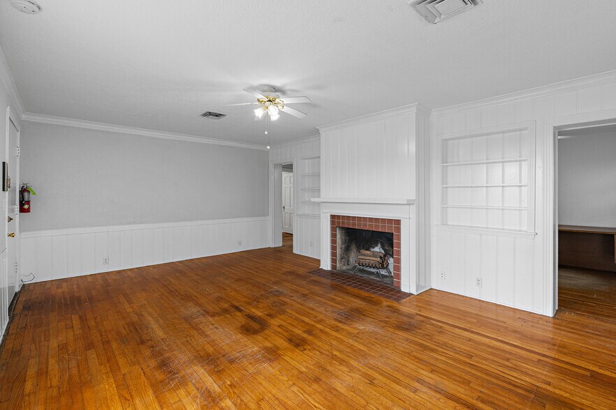 More Photos Of 208 S 31st St, Corsicana Flex For Sale