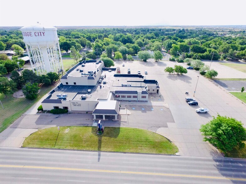 More Photos Of 2020 Central Ave, Dodge City Medical For Sale