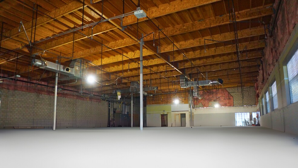 More Photos Of 5670 E 2nd St, Long Beach Bank For Lease