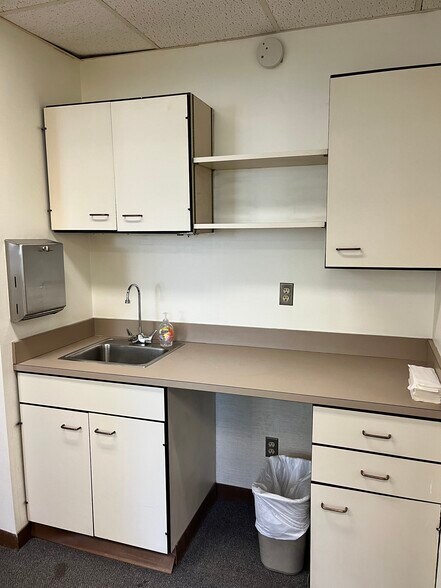 More Photos Of 20 Hope Ave, Waltham Medical For Lease