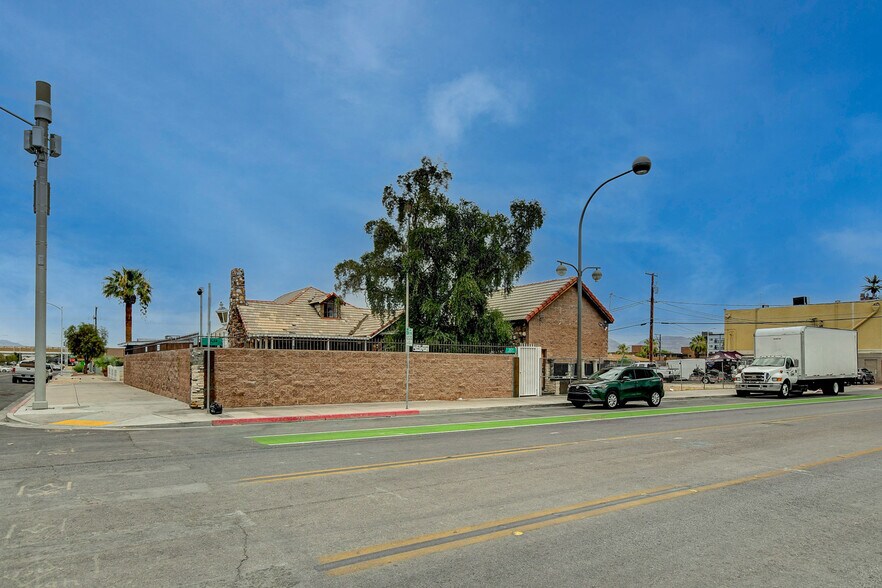 More Photos Of 901 E Ogden Ave, Las Vegas General Retail For Sale