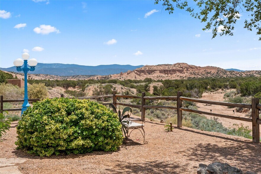 More Photos Of 4 Banana Ln, Santa Fe Restaurant For Sale