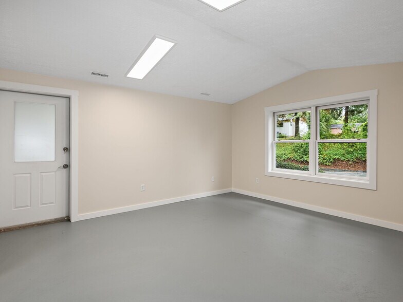 More Photos Of 732 Jonesborough St, Hendersonville Industrial For Sale