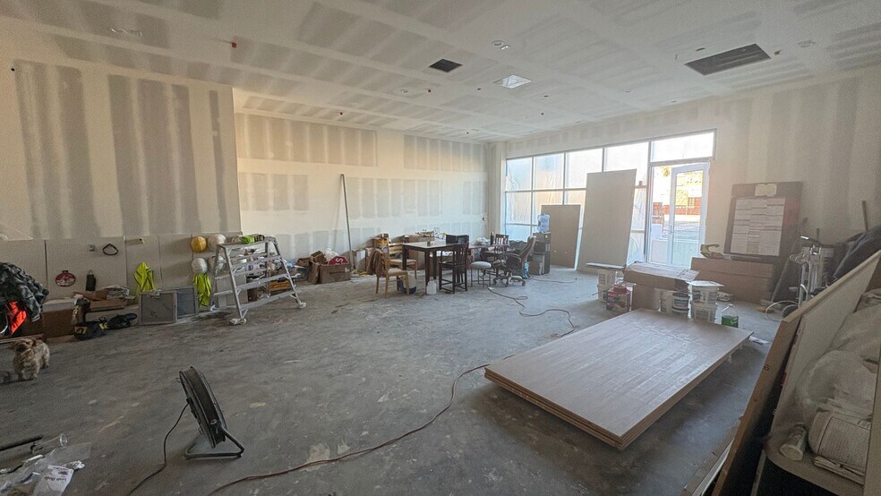 More Photos Of 13716 Victory Blvd, Valley Glen Apartments For Lease