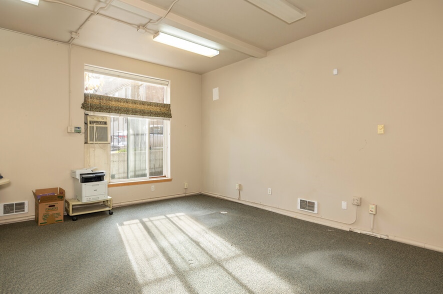 More Photos Of 3408 NE 65th St, Seattle Office Residential For Sale