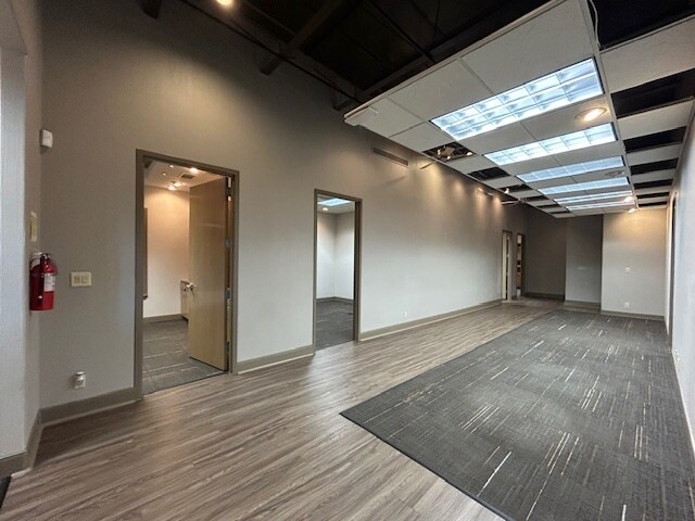 More Photos Of 104 Del Ct, Laredo Office For Lease
