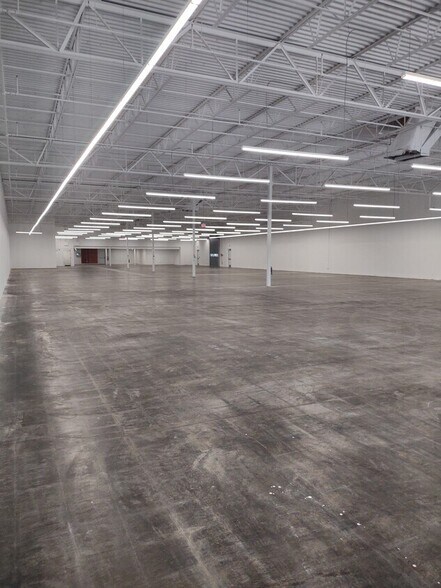 More Photos Of 1325 E Jackson St, Macomb Department Store For Lease