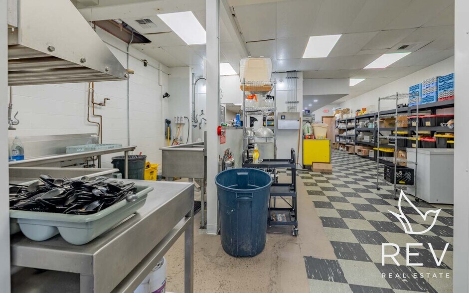 More Photos Of 117 S Bent St, Powell General Retail For Sale