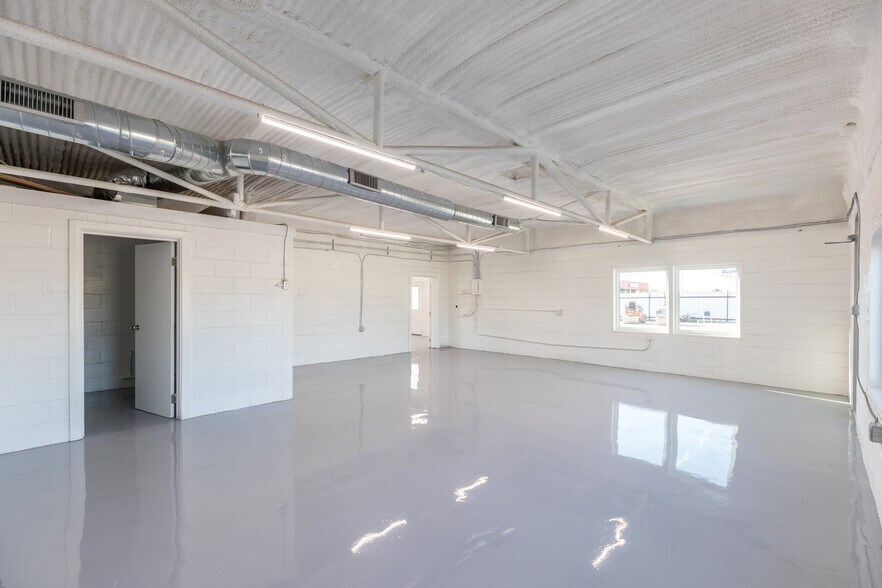 More Photos Of 769 Arnold Blvd, Abilene Flex For Sale