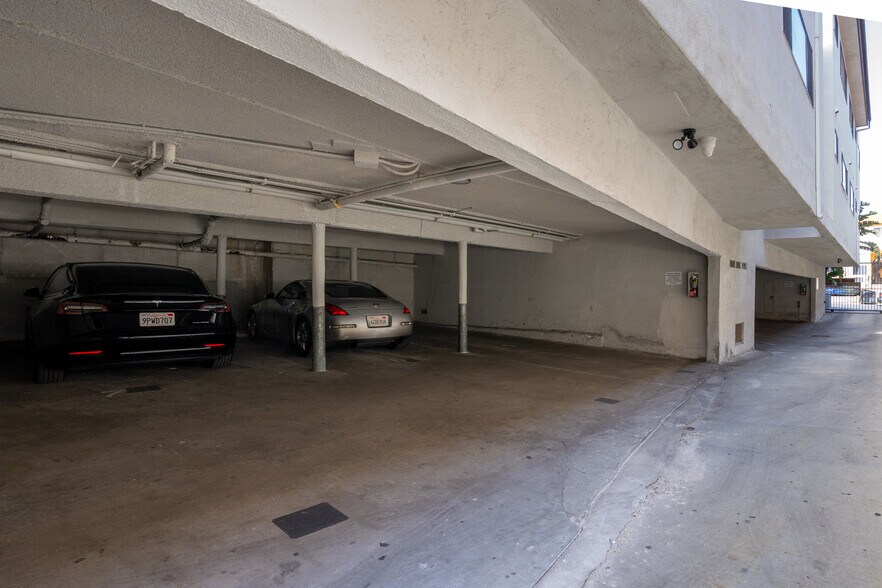 More Photos Of 4938 Rosewood Ave, Los Angeles Apartments For Sale