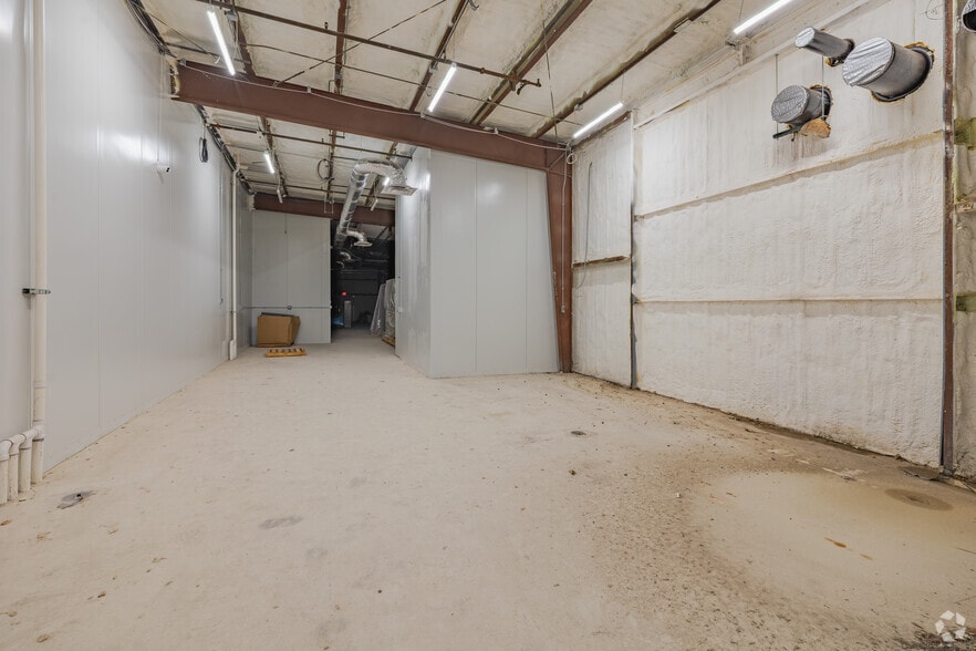 More Photos Of 740 Schneider Dr, South Elgin Manufacturing For Sale