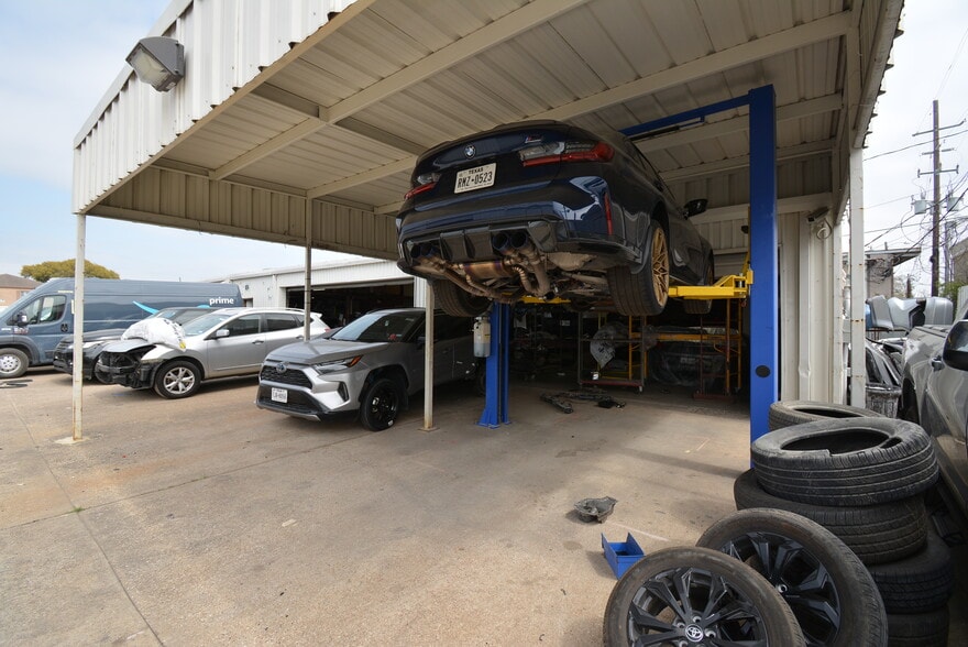 More Photos Of 5610-5613 Southwest Fwy, Houston Mixed Retail For Lease