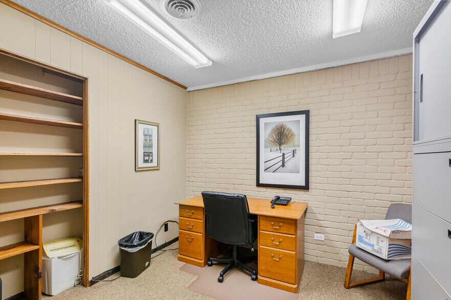 More Photos Of 1001 E Airline Rd, Victoria Office For Sale