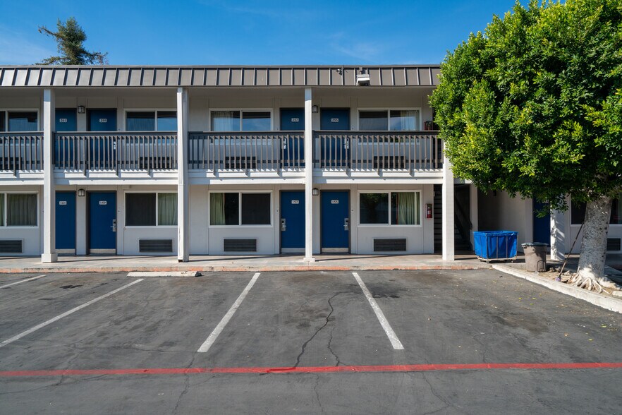 More Photos Of 840 S Indian Hill Blvd, Claremont Hotel For Sale