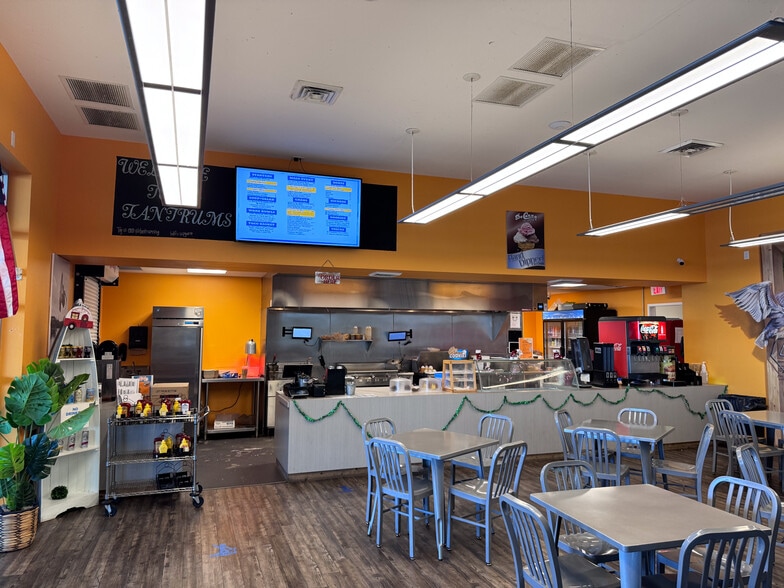 More Photos Of 330 Denton Ave, Auburndale Restaurant For Lease