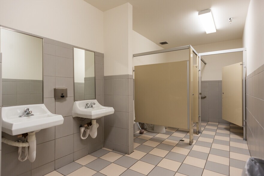 More Photos Of 311 E Warm Springs Rd, Las Vegas Office For Sale