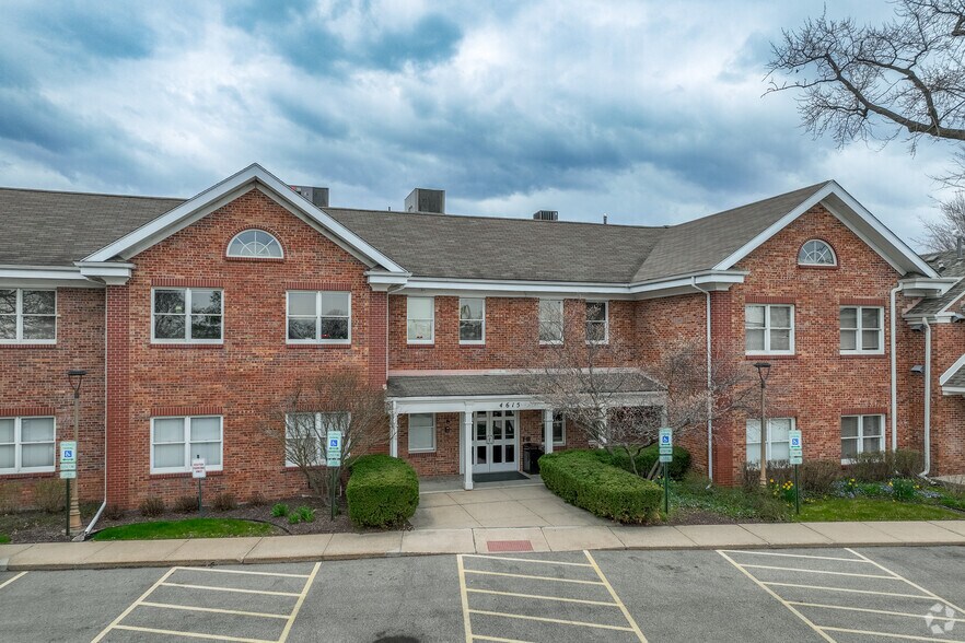 More Photos Of 4615 E State St, Rockford Office For Lease