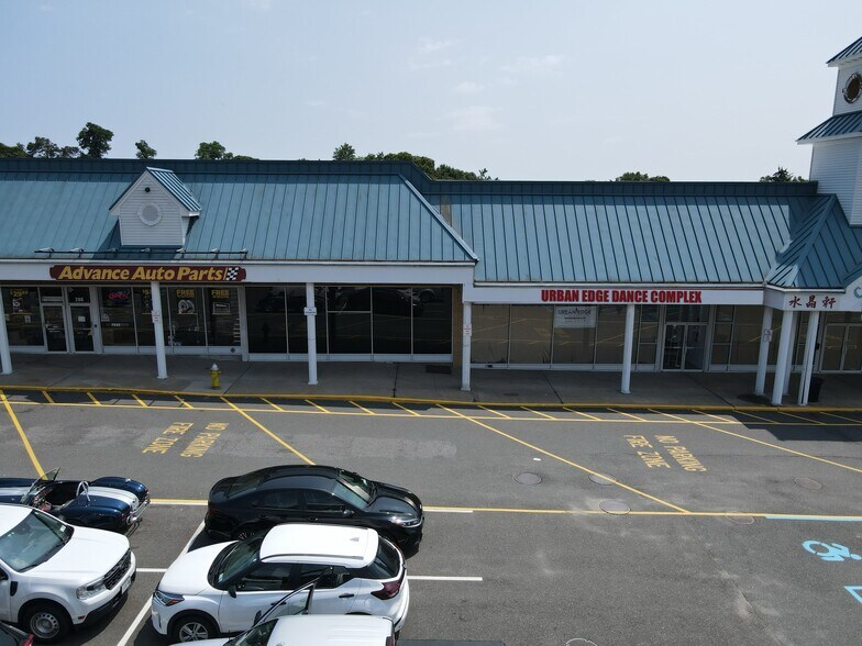 More Photos Of 300-318 Portion Rd, Ronkonkoma Unknown For Lease