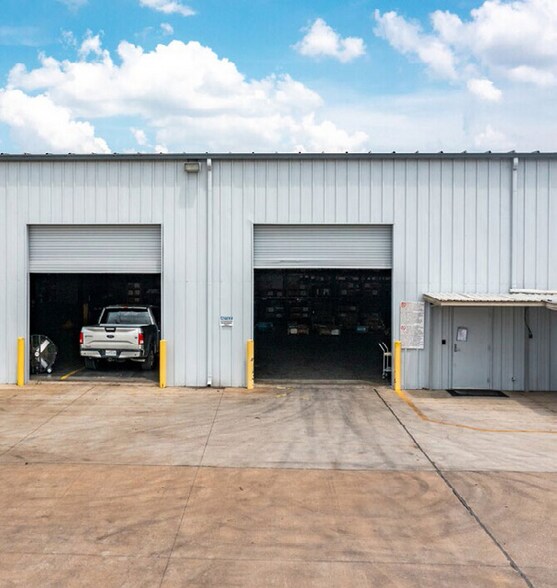 More Photos Of 11300 Windfern Rd, Houston Warehouse For Lease