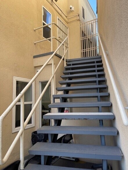More Photos Of 1017-1019 S La Brea Ave, Los Angeles Medical For Lease
