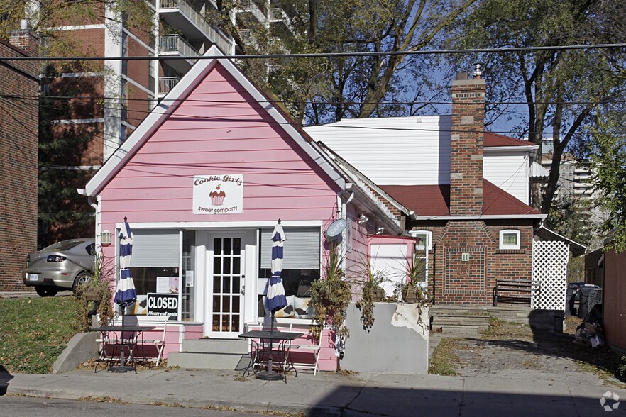 Primary Photo Of 11 Stavebank Rd N, Mississauga Storefront Retail Residential For Lease