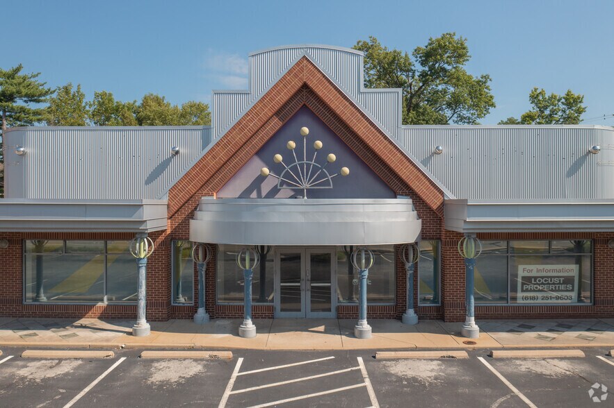 More Photos Of 8211-8221 Clayton Rd, Saint Louis General Retail For Sale