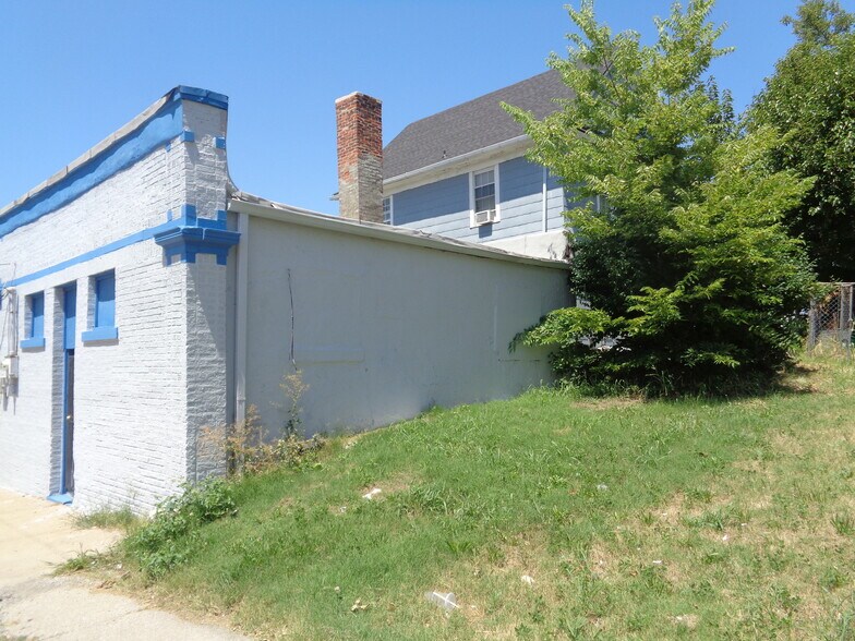 More Photos Of 3445 Woodland Ave, Kansas City General Retail For Sale