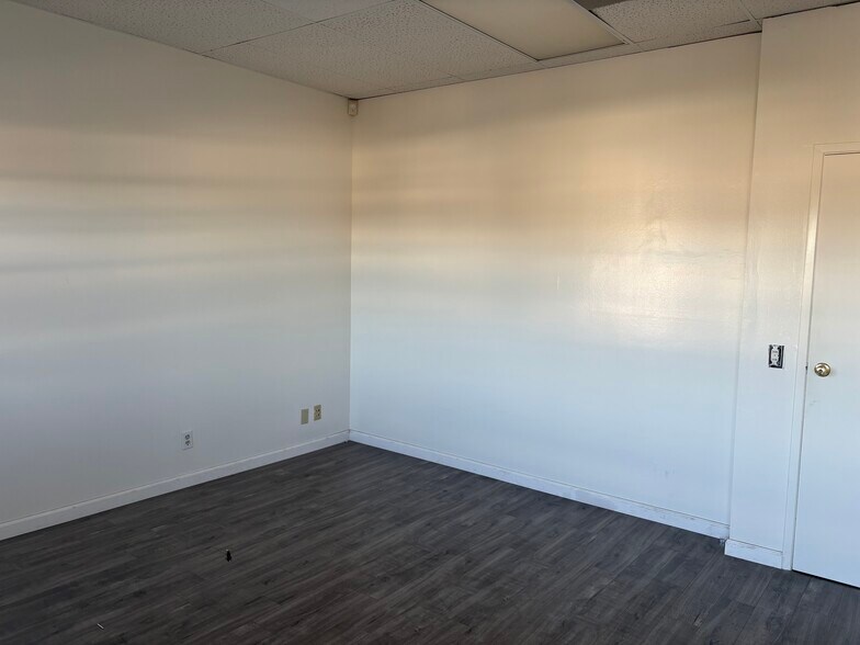 More Photos Of 1500 E Pacific Coast Hwy, Seal Beach Office For Lease