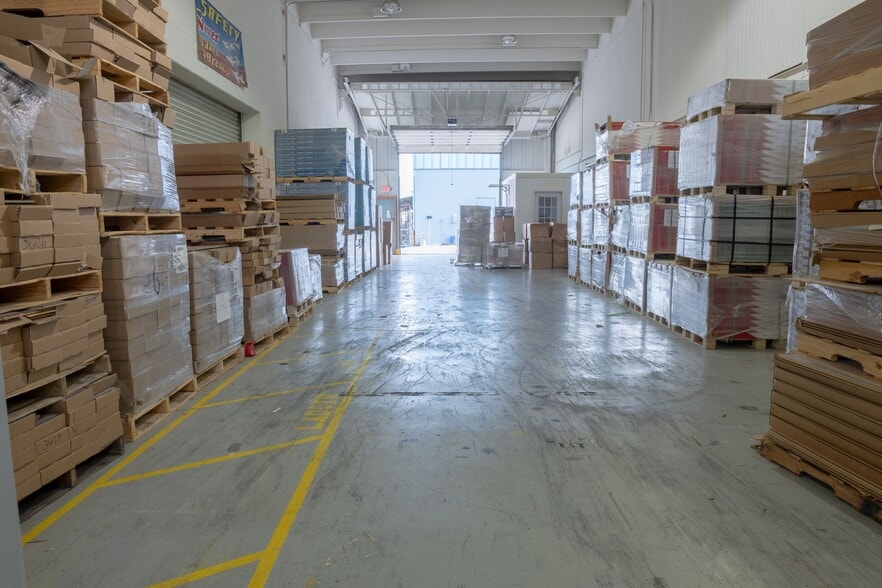 More Photos Of 385-387 Industrial Dr, Mount Juliet Warehouse For Lease