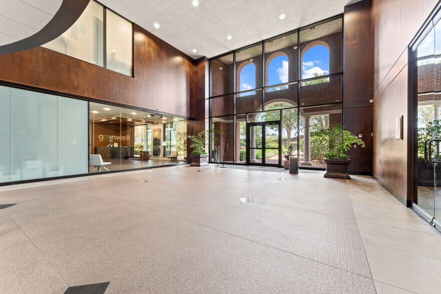 More Photos Of 8440 Jefferson Hwy, Baton Rouge Office For Lease