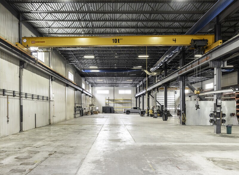 More Photos Of 2511 Boul Du Parc-Technologique, Québec Manufacturing For Sale