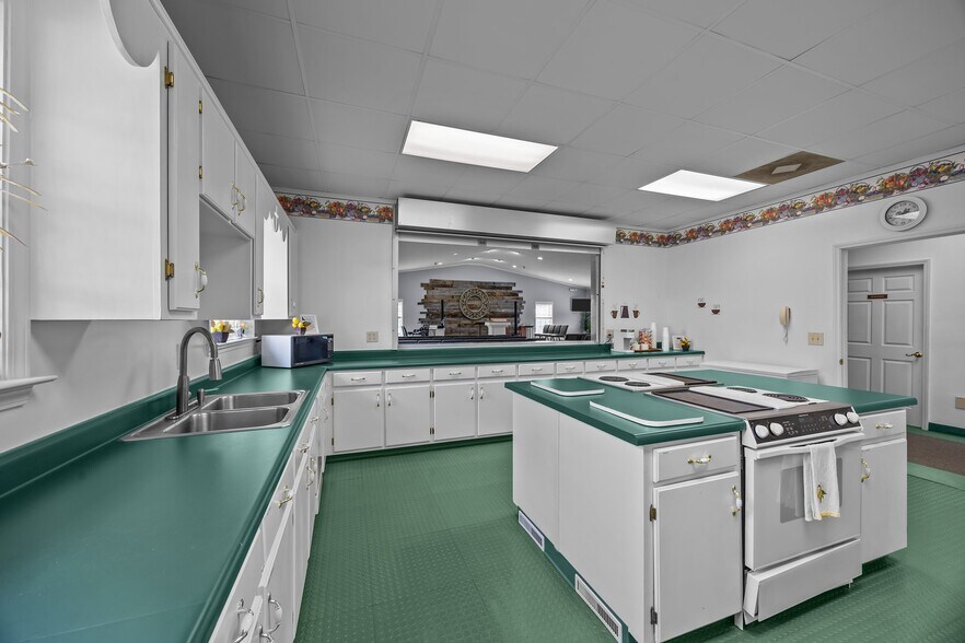 More Photos Of 188 Wiggins Rd, Mooresville Specialty For Sale