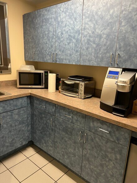 More Photos Of 13320 Metro Pky, Fort Myers Movie Radio TVStudio For Lease
