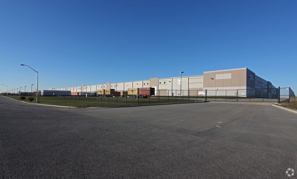 More Photos Of 17150 Mercury St, Gardner Distribution For Lease