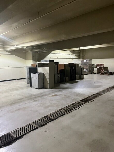 More Photos Of 700 & 734 S Waverly Rd, Holland Office For Sale