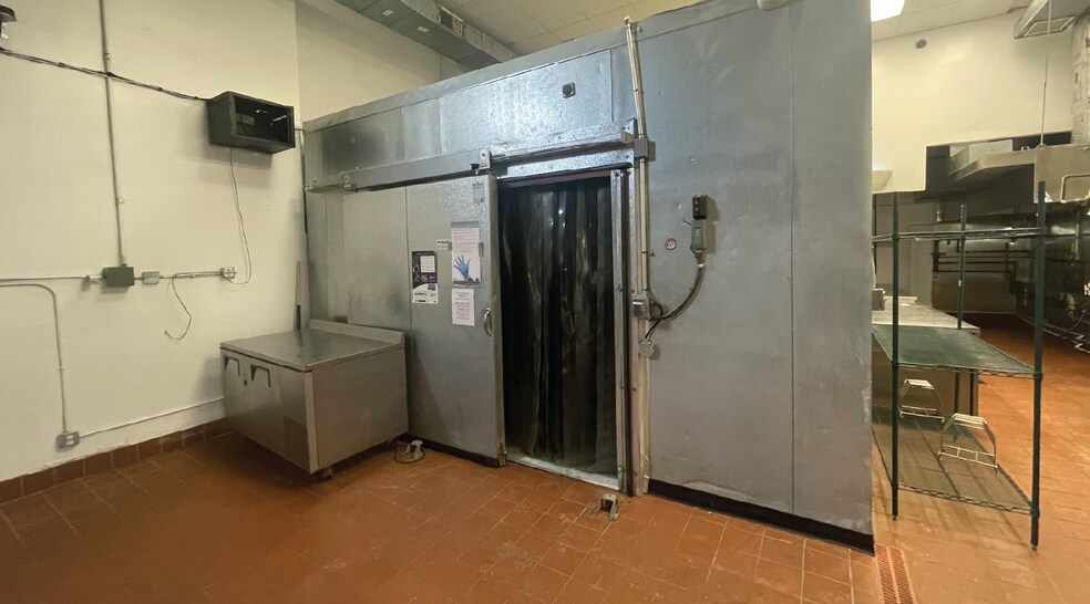 More Photos Of 2451 46th St, Astoria Industrial For Lease