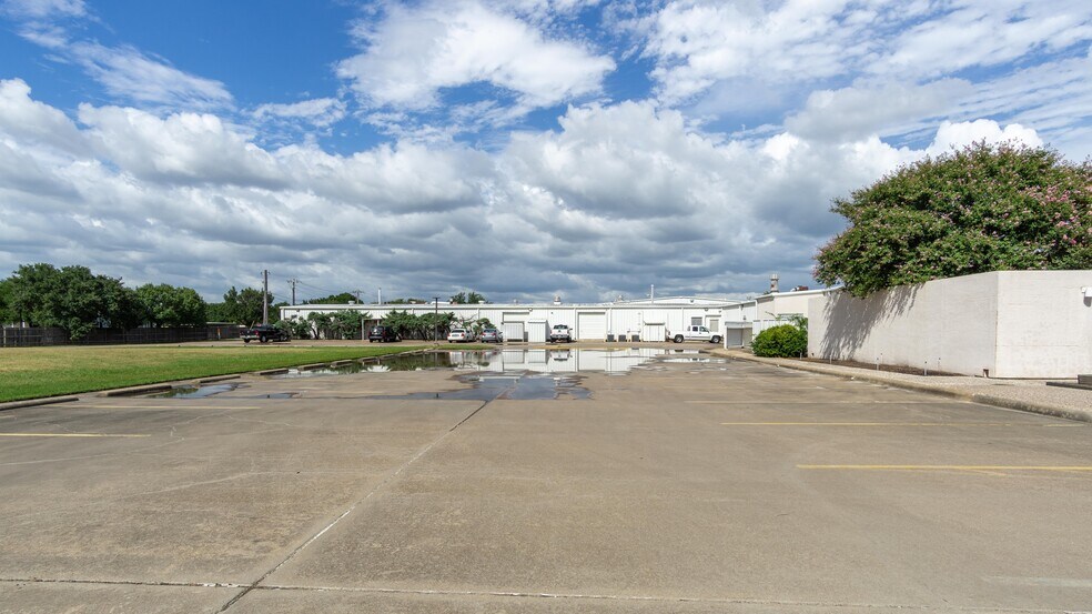 More Photos Of 151 Graham Rd, College Station Research And Development For Lease