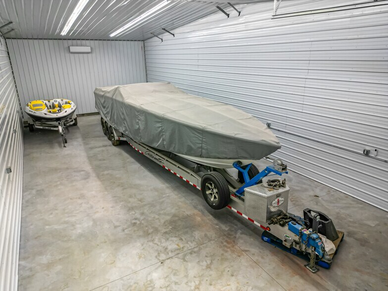 More Photos Of 100 Man Cave, Sunrise Beach Self Storage For Sale