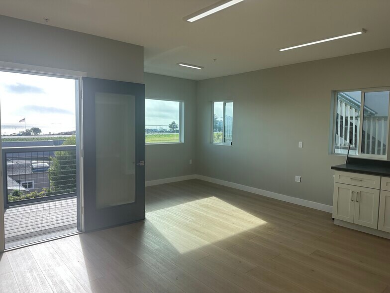 More Photos Of 516 Ave Alhambra, El Granada Office Residential For Lease