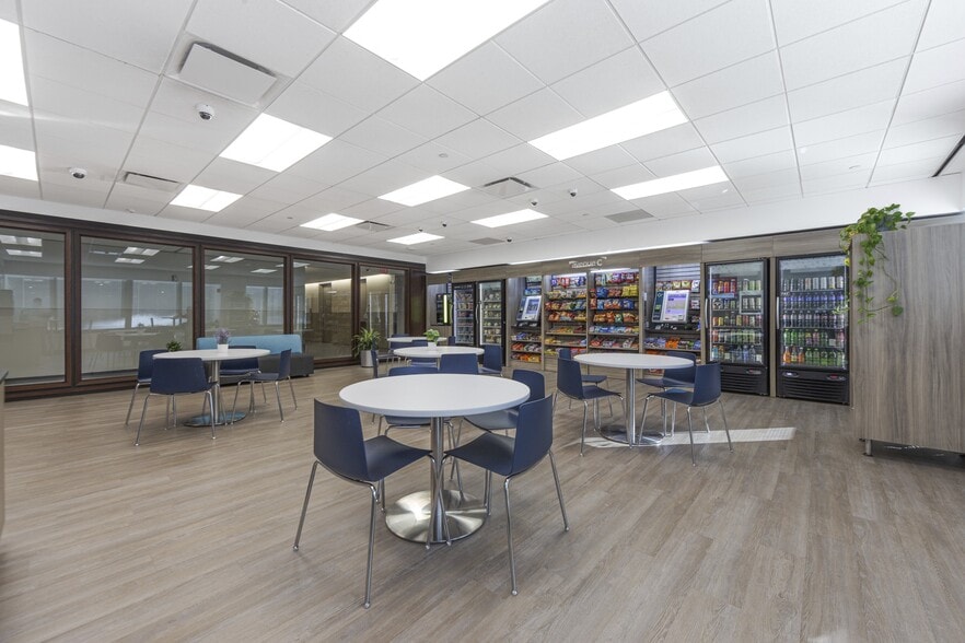More Photos Of 425 N Martingale Rd, Schaumburg Office For Lease